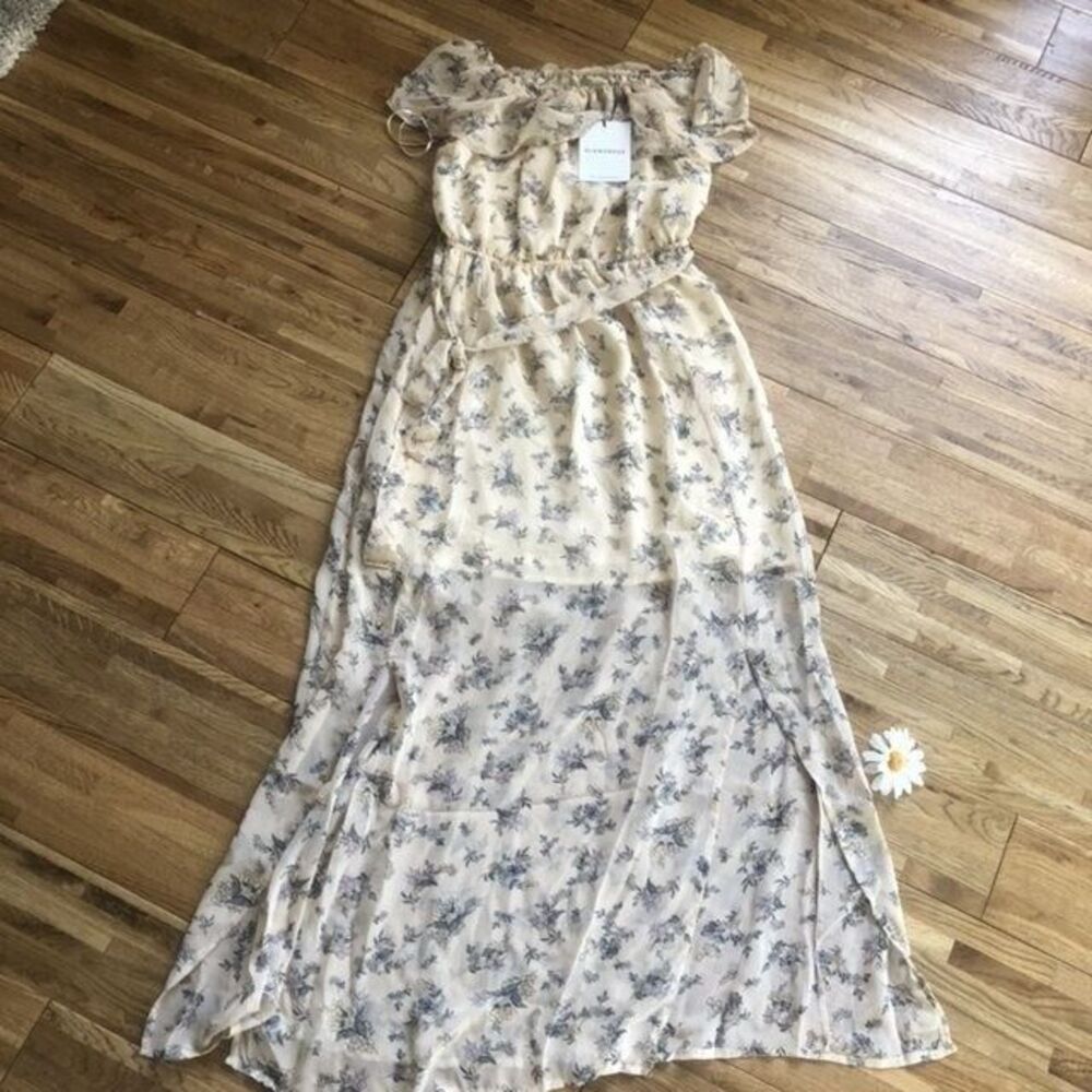Ladies Glamourous NWT Nude‎ Blush Flower Dress XS